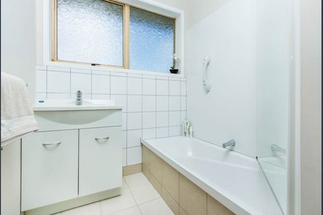 Photo of property in 1/819 East Coast Road, Northcross, Auckland, 0630