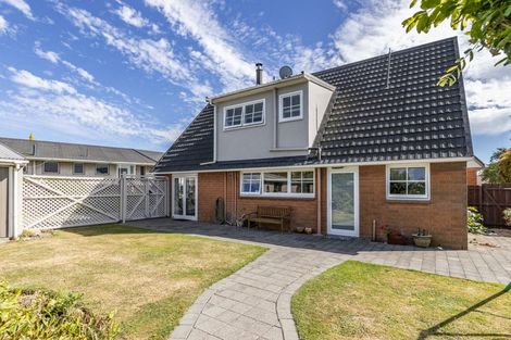 Photo of property in 32 Hillcrest Place, Avonhead, Christchurch, 8042