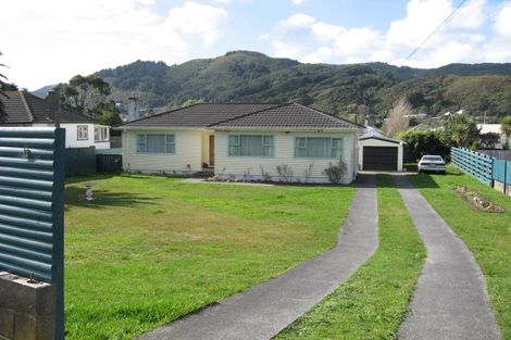 Photo of property in 11 Bledisloe Crescent, Wainuiomata, Lower Hutt, 5014