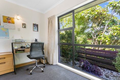 Photo of property in 1a Hunter Place, Merrilands, New Plymouth, 4312