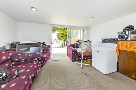 Photo of property in 14 Frobisher Way, Clendon Park, Auckland, 2103