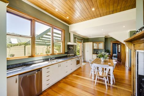 Photo of property in 84 Middle Road, Havelock North, 4130