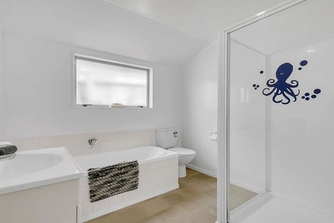 Photo of property in 2 Catlins Glen, Aotea, Porirua, 5024