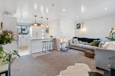 Photo of property in 8b Wyndham Road, Hannahs Bay, Rotorua, 3010