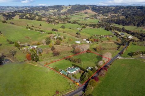 Photo of property in 124 Kanohi Road, Kaukapakapa, 0873