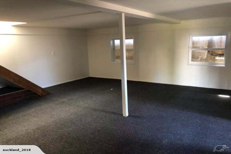 Photo of property in 104 Archibald Road, Kelston, Auckland, 0602