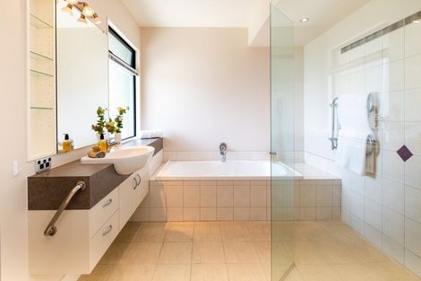 Photo of property in 7 Hikanui Place, Havelock North, 4130