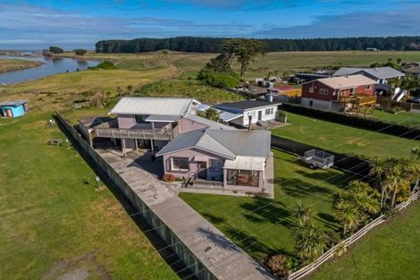 Photo of property in 1915 Parewanui Road, Parewanui, Bulls, 4894
