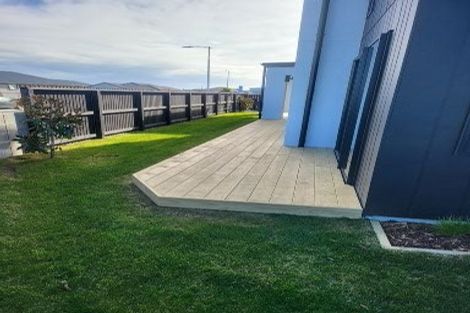 Photo of property in 2 Atutahi Lane, Papamoa Beach, 3118