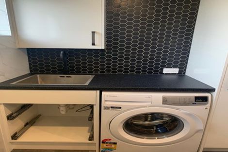 Photo of property in 1/6 Waterloo Place, Westown, New Plymouth, 4310