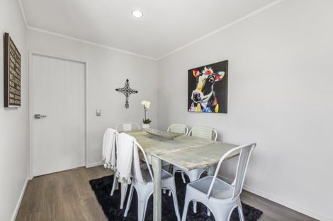 Photo of property in 1/7 Mirabell Place, Golflands, Auckland, 2013