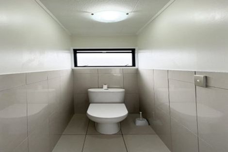 Photo of property in 2/7 Barbados Drive, Unsworth Heights, Auckland, 0632