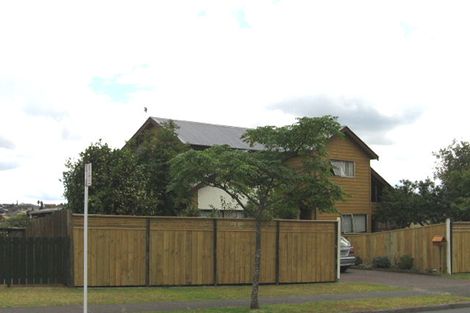 Photo of property in 188 Luckens Road, West Harbour, Auckland, 0618