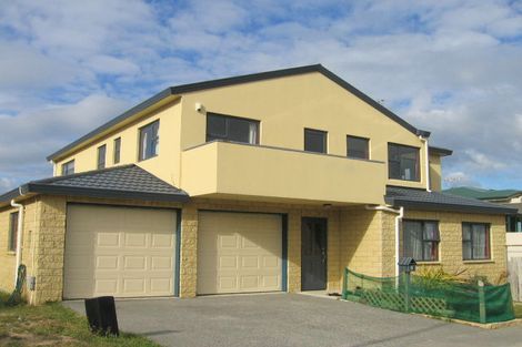 Photo of property in 17 Jordan Street, Island Bay, Wellington, 6023