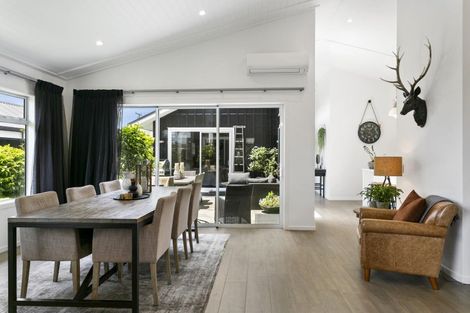 Photo of property in 16 Pukenamu Road, Rainbow Point, Taupo, 3330