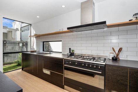 Photo of property in 347b Oceanbeach Road, Mount Maunganui, 3116