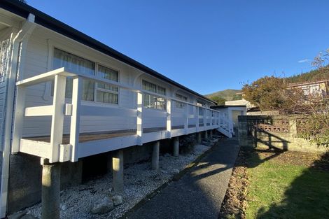 Photo of property in 159a Waikawa Road, Picton, 7220