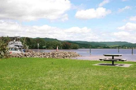 Photo of property in 613b Beach Road, Whangamata, 3620