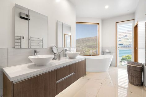 Photo of property in 32 Lismore Street, Wanaka, 9305