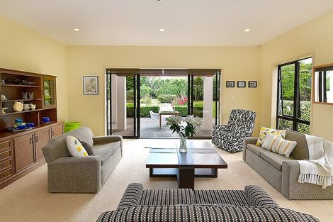 Photo of property in 15 Koraha Road, Kumeu, 0892