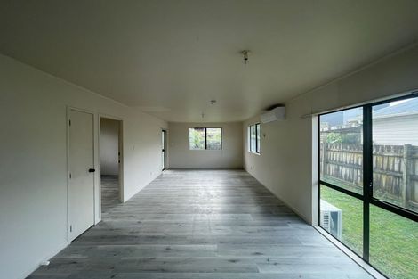 Photo of property in 2/12 Trimdon Street, Randwick Park, Auckland, 2105