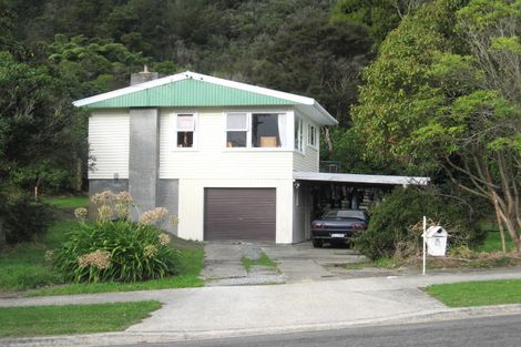 Photo of property in 37 Lowry Crescent, Stokes Valley, Lower Hutt, 5019