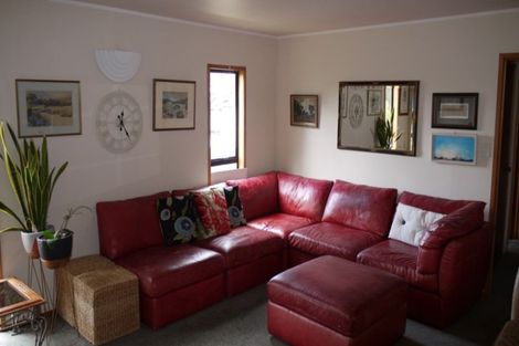 Photo of property in 1/406 East Coast Road, Sunnynook, Auckland, 0630
