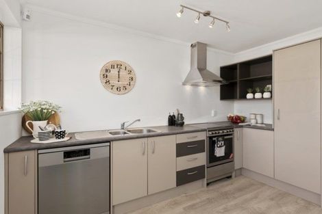 Photo of property in 51a Ludlam Crescent, Woburn, Lower Hutt, 5010