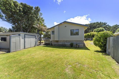Photo of property in 4 The Avenue, Otaki Beach, Otaki, 5512