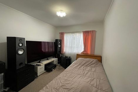 Photo of property in 2/8 Rickards Place, New Lynn, Auckland, 0600