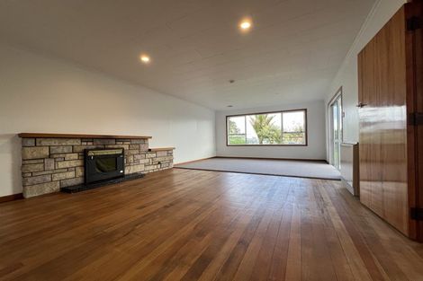 Photo of property in 368 South Road, Omata, New Plymouth, 4374