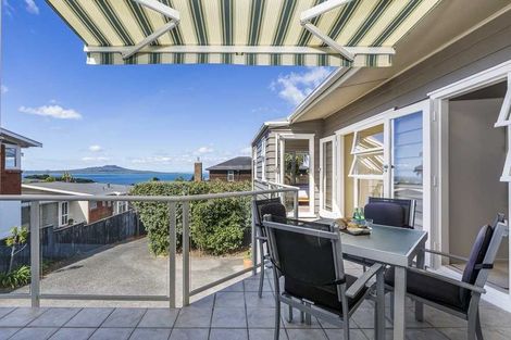 Photo of property in 21a Seaview Road, Castor Bay, Auckland, 0620