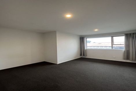 Photo of property in 32 Ambleside Drive, Burnside, Christchurch, 8053