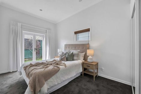 Photo of property in 15 Wallath Road, Westown, New Plymouth, 4310