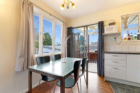 Photo of property in 15 Sherwood Avenue, Te Atatu South, Auckland, 0610