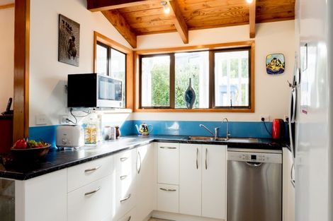 Photo of property in 21 Du Fresne Place, Russell, 0202