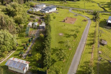 Photo of property in 100 Cole Street, Dannevirke, 4930