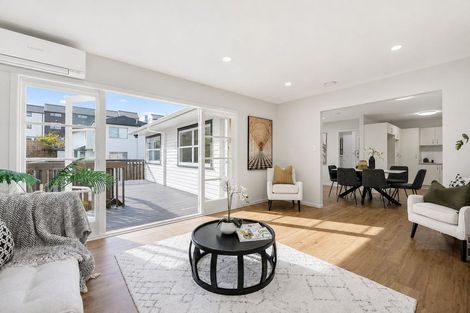 Photo of property in 9 Oteha Valley Road, Northcross, Auckland, 0632