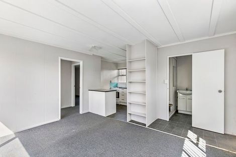 Photo of property in 28 Sabulite Road, Kelston, Auckland, 0602