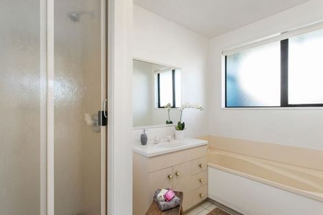 Photo of property in 107 Racecourse Road, Sockburn, Christchurch, 8042