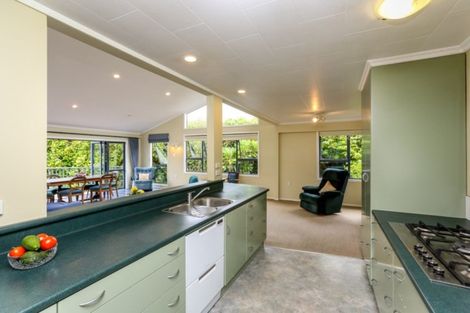 Photo of property in 10 Mcfarlane Street, Oakura, 4314