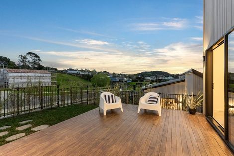 Photo of property in 44 Taukahiwi Road, Pukekohe, 2120