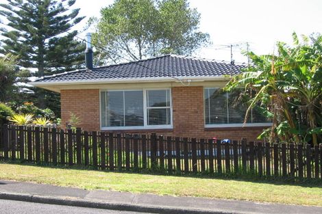Photo of property in 2 Limmer Place, Browns Bay, Auckland, 0632