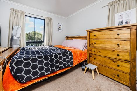 Photo of property in 35 Becker Drive, Weymouth, Auckland, 2103