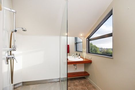 Photo of property in 45 Waicola Drive, Fitzherbert, Palmerston North, 4471