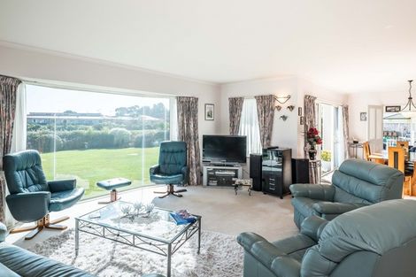 Photo of property in 10 Glen Loch Place, Paraparaumu, 5032