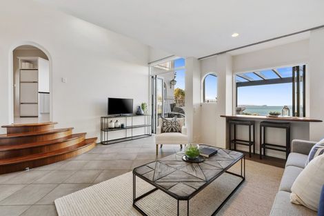 Photo of property in 10 Cliff Road, Torbay, Auckland, 0630