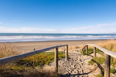 Photo of property in 4 Pacific Road, North New Brighton, Christchurch, 8083