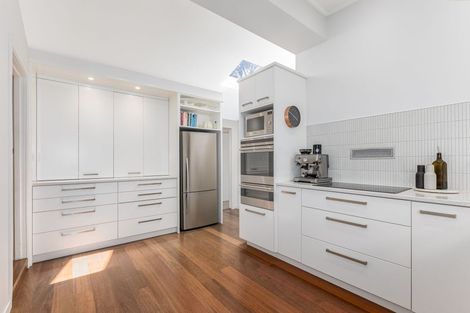 Photo of property in 4 Totara Street, Eastbourne, Lower Hutt, 5013