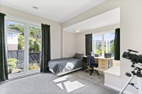 Photo of property in 18 Stanhope Grove, Korokoro, Lower Hutt, 5012